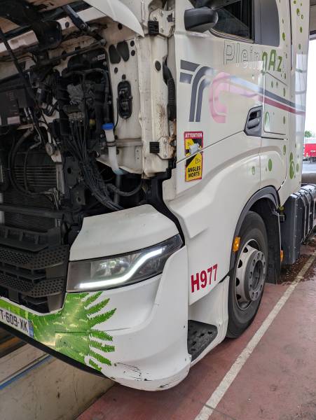 Contrôle CID de 2 poids-lourds IVECO AS440S à Digoin par PSa Consult contrôleur VT-GNV à Lyon